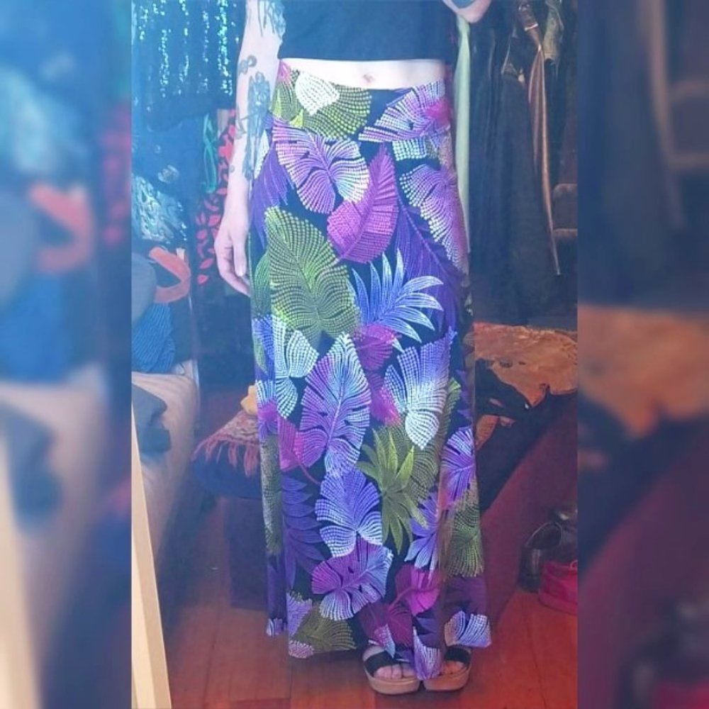 Beautiful bright maxi skirt with floral leaf print